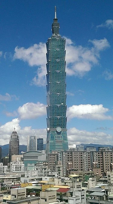 آسمان‌خراش تایپه ۱۰۱ (Taipei 101) در تایوان؛ مثالی از Tuned Mass Dampers